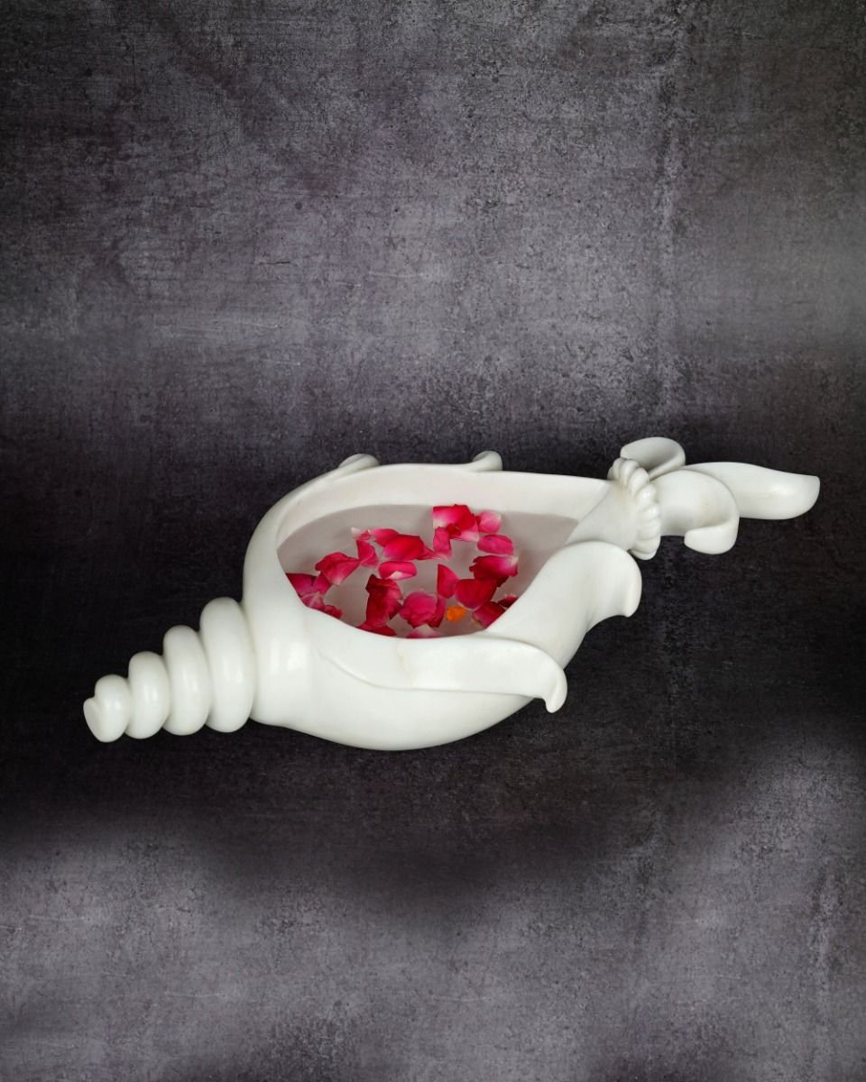 0160 Marble Handcrafted Shell Shape Urli - Image 1